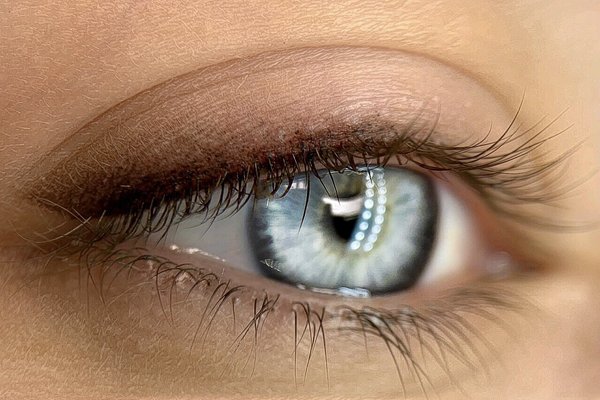 Natural eyeliner permanent makeup