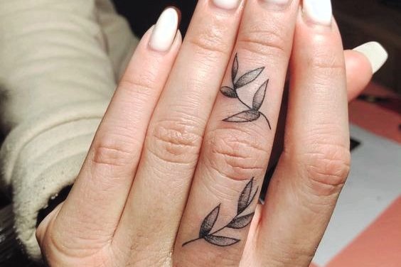 Женские тату на пальцах (4)