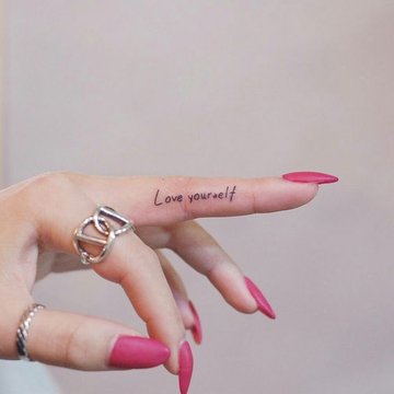 Женские тату на пальцах (11)