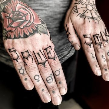 мужские тату на пальцах (27)